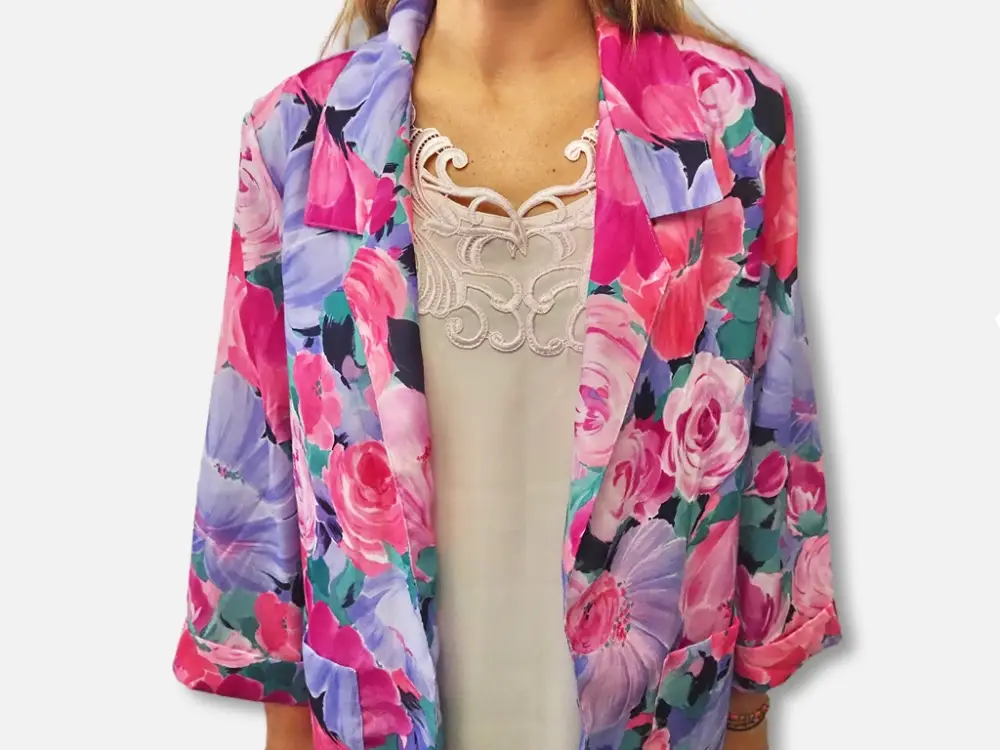 Sobrecamisa floral mdelo detalle frente
