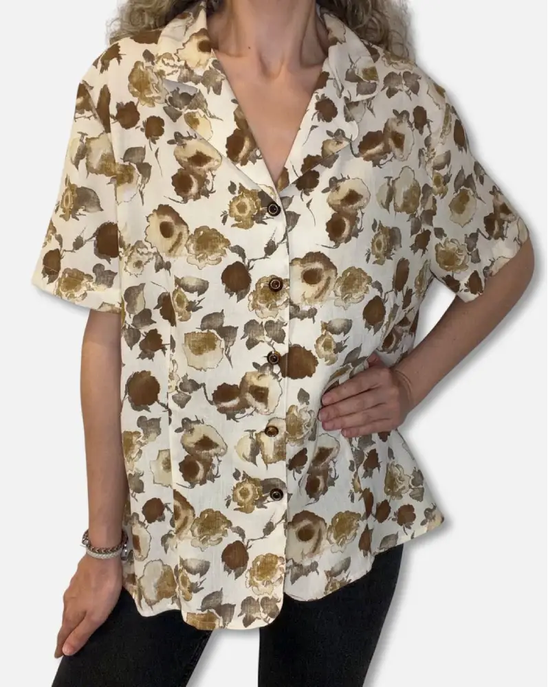 Beige flores modelo frente 2